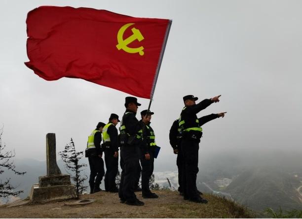 戍边民警抗癌两年重返一线，妻子隔空送来“生日”蛋糕……