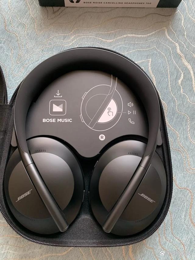 bose700无线消噪耳机，科技感又别致的造型