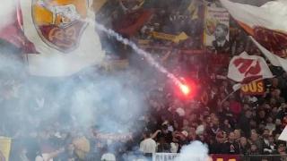 图片报：极端罗马球迷向药厂球迷投掷尿瓶，导致一名女球迷脑震荡