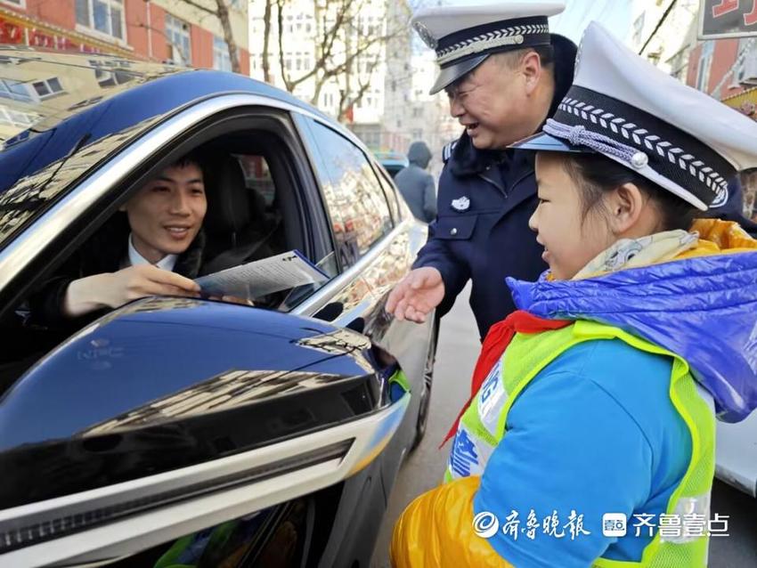 零距离感受警营气息！青岛萌娃进警营