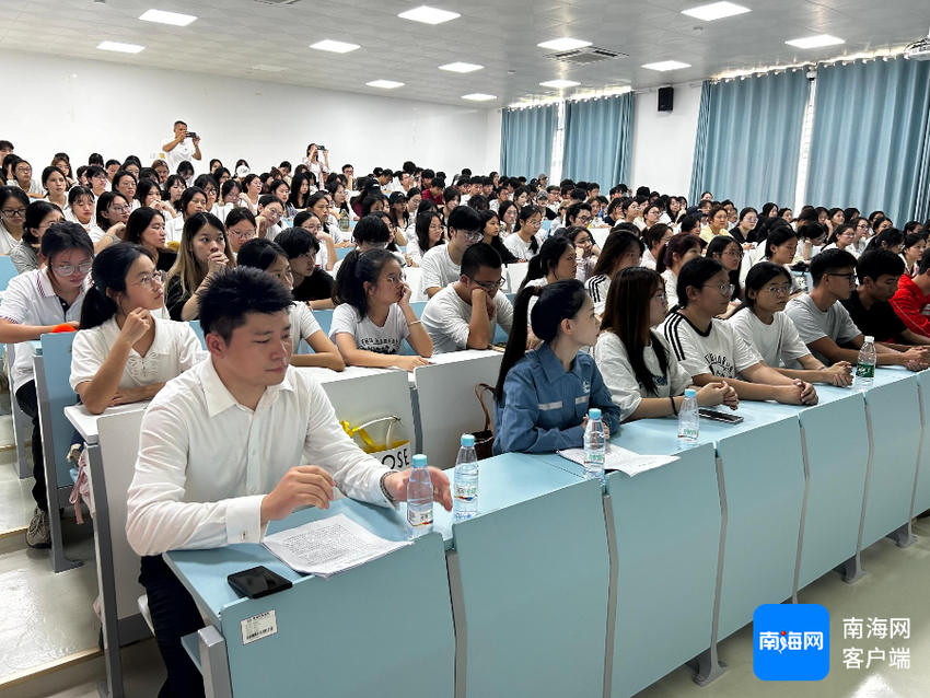 “自贸港青年宣讲团”主题宣讲活动走进琼台师范学院