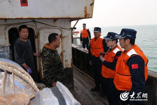 日照海警局岚山工作站持续加强昼夜海岸巡查力度