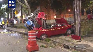 巴西警车追逐可疑车辆时发生翻车 4人死亡