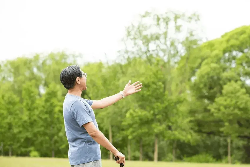 医生告诫：过了70岁的人，宁可在家睡觉，也别出去多做这3件事