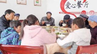 人报甘头条  |  定西漳县：“爱心食堂”溢出幸福味道