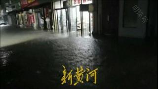 山西运城遭暴雨突袭，多条街道内涝，市区公交已停运一天