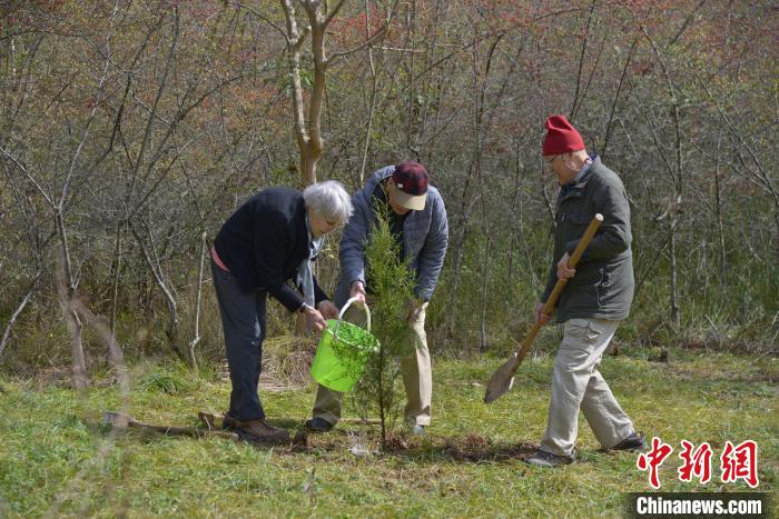 八旬美国老太太贾和普第24次走蜀道 已成“蜀道通”