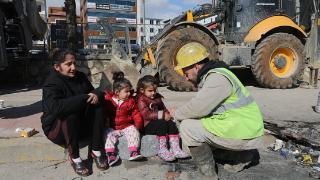 土耳其地震后超1300名儿童与父母失散