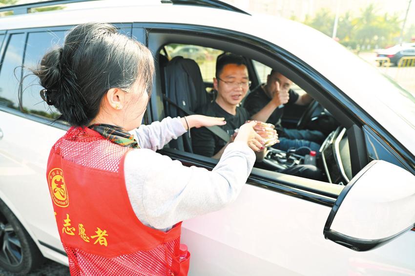 旅客真心点赞 海口真情保障