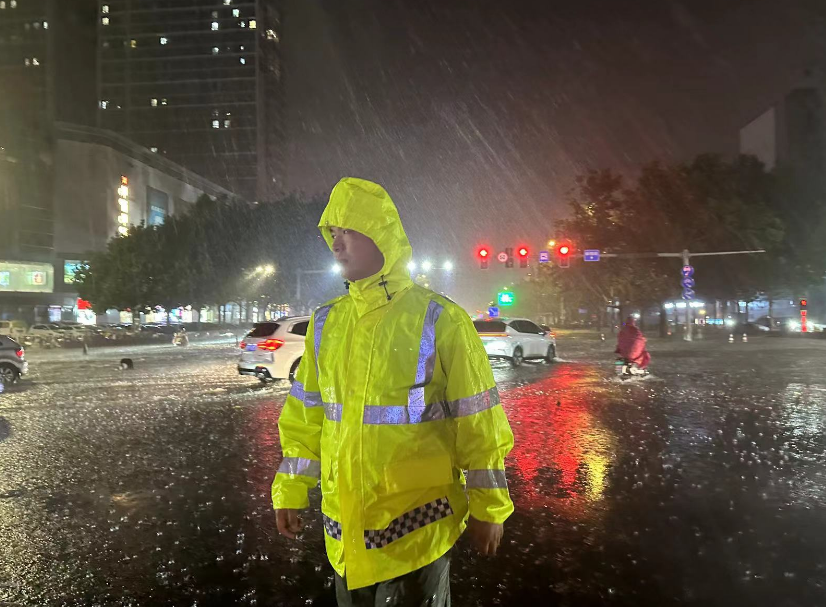 直击！聊城暴雨中，他们又又又出手了