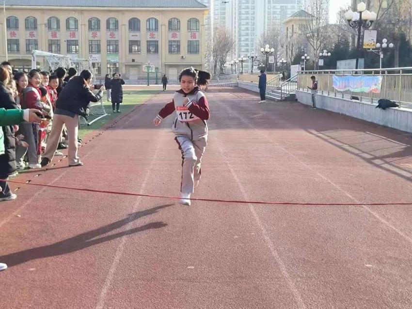 迷你马拉松，一起来运动丨里仁学校小学部开展冬季迷你马拉松比赛