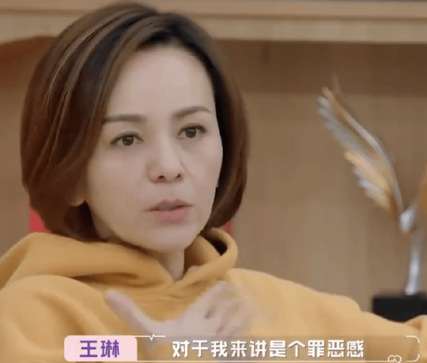 “雪姨”王琳久违晒儿子，18岁王诺眉眼俊朗，从小胖墩逆袭成帅哥