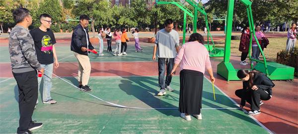 郑州市管城回族区中小学生短式网球比赛在春晓小学举行