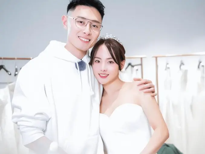 张嘉倪带俩儿子出道拍封面，获抚养权后回击婆婆，买超举动露端倪