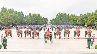 宿州市暨埇桥区烈士纪念日向烈士敬献花篮仪式隆重举行