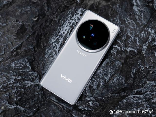 vivo X200样张曝光：夜景10倍变焦月亮异常清晰