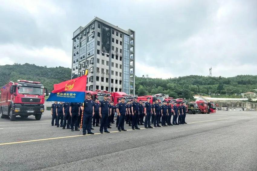 贵州消防19车66人增援湖南华容