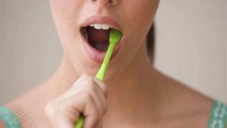 舌苔到底要不要刷呢？刷舌苔时需注意些什么？学习下