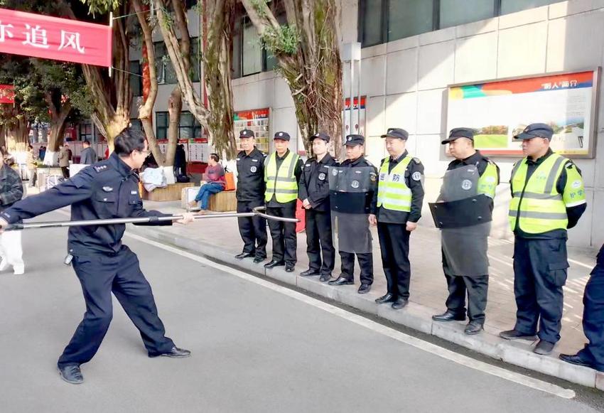 组图 | 开学第一天，警察蜀黍与你一起报到