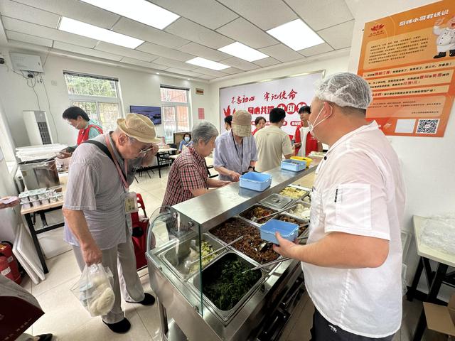 社区新开养老助餐点解决老人就餐难题