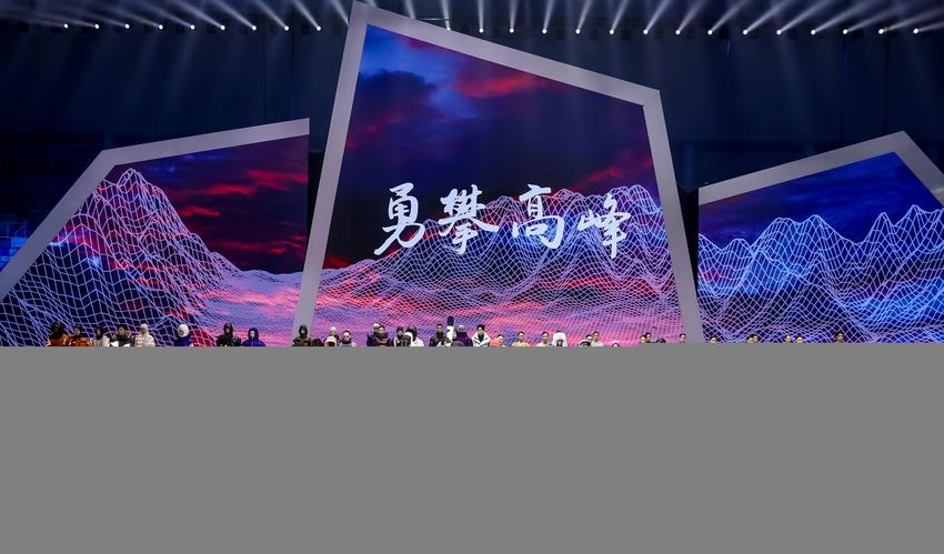 给世界以温暖 波司登高德康参加央视财经世界品牌路跨年演讲