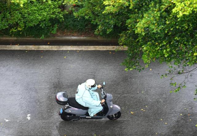 海边或水边突遇雷击如何施救