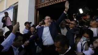 贝尔纳多·阿雷瓦洛赢得危地马拉总统选举