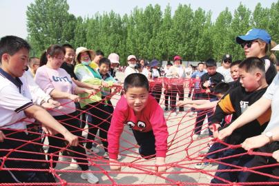 多彩课程 点亮学生幸福童年