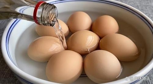 农村腌鸡蛋必备秘方，不用黄泥，20天以后个个流油，真好吃