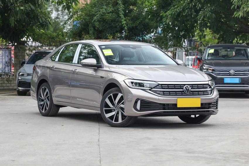 2023款速腾300TSI DSG卓越版外观简约大气