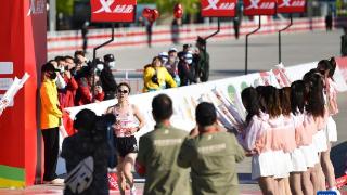 中国选手夺得2023年北京半程马拉松赛女子组冠军