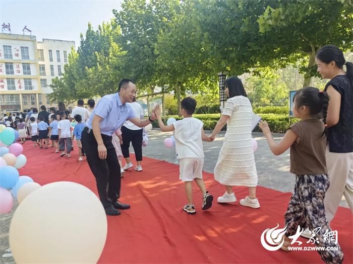 迎接新启程 放飞新梦想 牡丹区西苑小学举行2024级一年级新生入学仪式