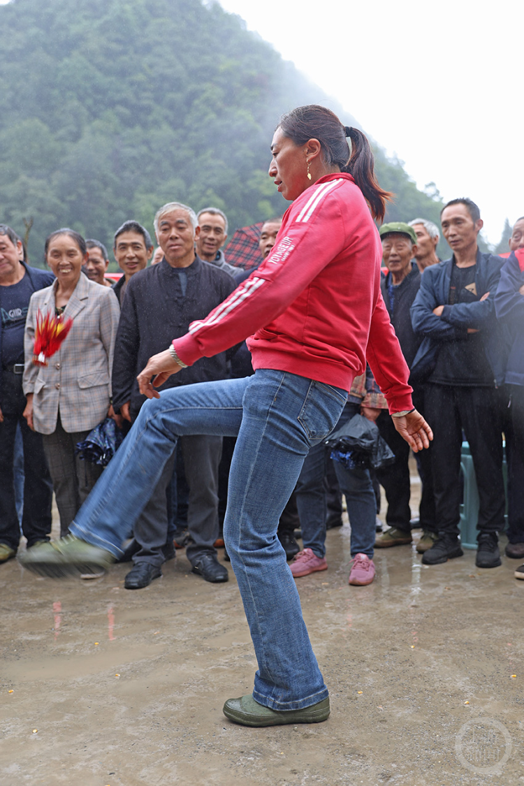 彭水：趣味活动庆丰收 村民欢聚乐开怀