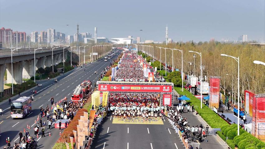 祝贺！中国选手刘亚清获2024郑开马拉松赛女子半程第一名