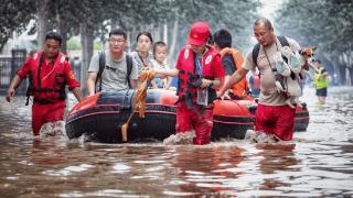 抗洪救灾不是“网红”蹭流量的背景板