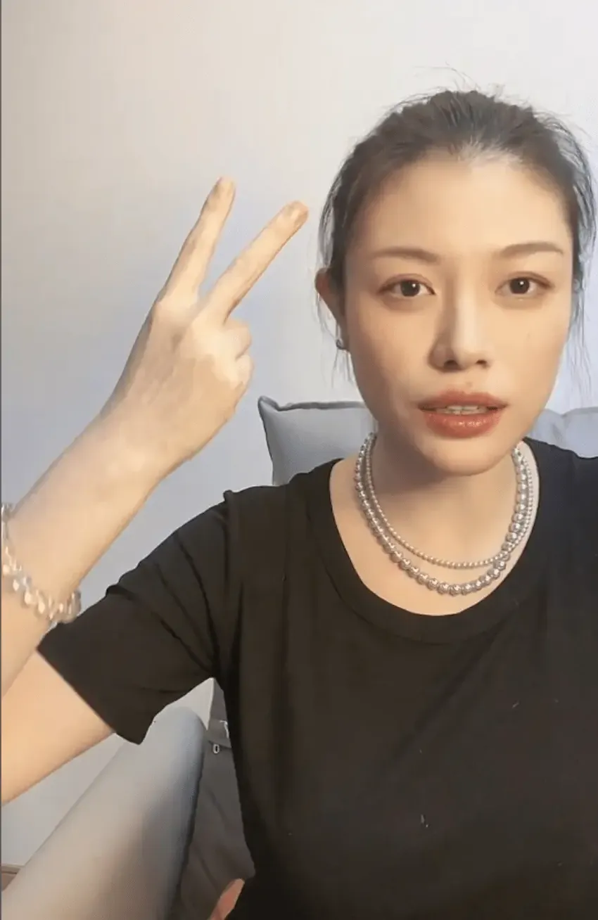 葛荟婕谈汪峰离婚心情好，透露女儿小苹果近况，直言不恨子怡姐姐