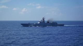 俄“戈尔什科夫海军上将”号护卫舰在阿尔及利亚港口公务进港