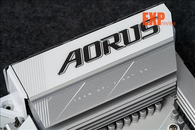 技嘉B650E AORUS ELITE X AX ICE评测