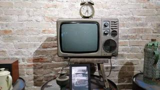 80年代买台黑白电视机，花了400元，相当于现在多少钱？