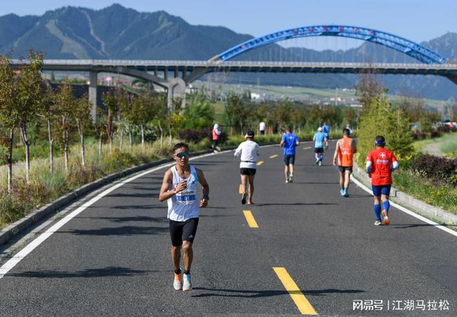 都到了免费提供住宿，马拉松贴心服务卷得还有边界么