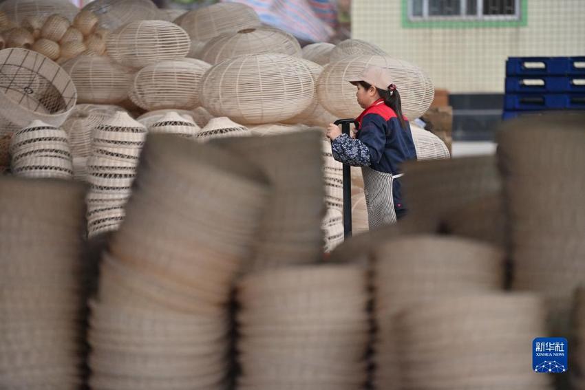 广西博白：传统编织促增收