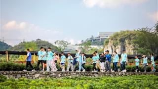 青少年研学旅行团正在报名