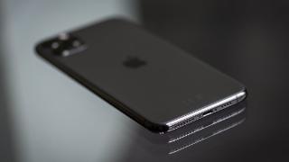 分析称苹果 iPhone 短期内不会采用可拆卸电池设计