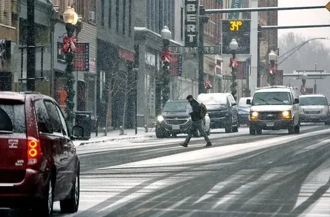 圣诞出行噩梦：纽约冰风暴大风雨雪 多地或40年来最冷