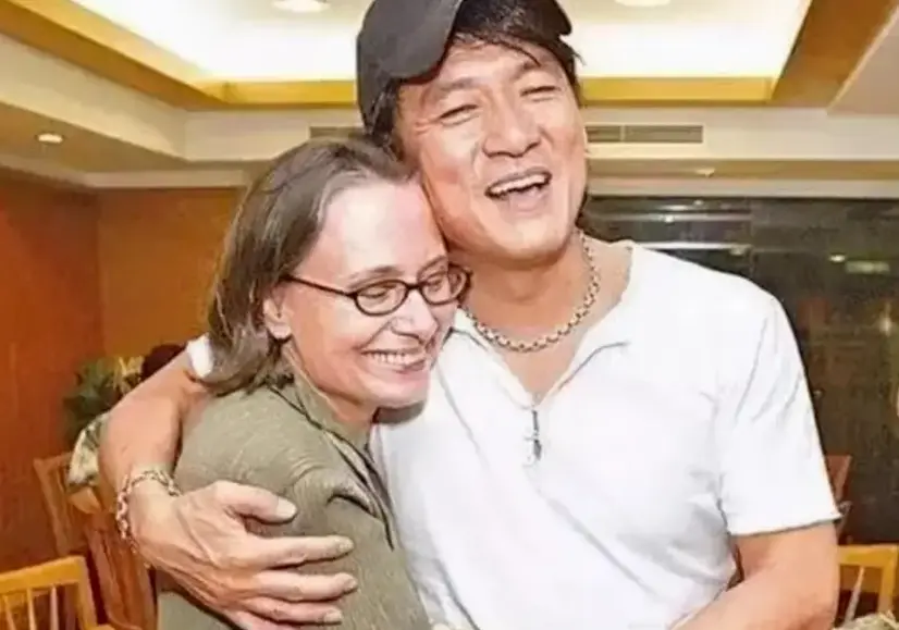 周华健与妻子被嘲像母子：结婚38年，一直被劝离