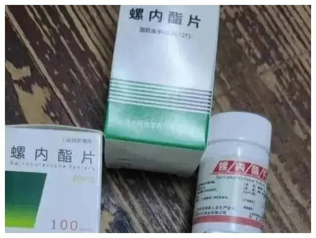 13岁男孩抗拒发育私自服药导致第一性征萎缩，父亲：药店要负责