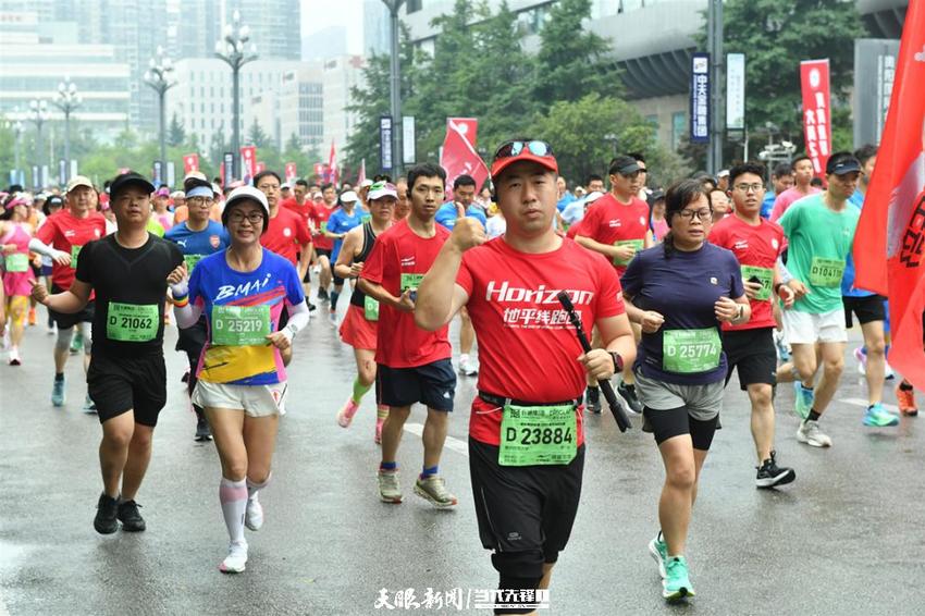 【2024贵阳马拉松】男子半马冠军刘旭: 贵马初体验 很虐很开心