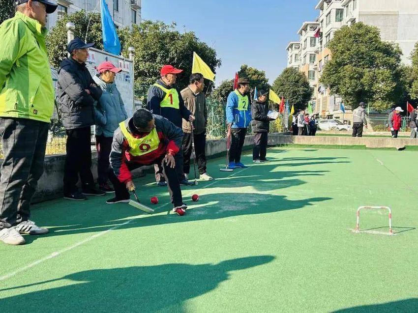 奔牛镇退役军人服务站组织退役军人参加门球邀请赛