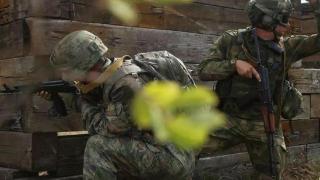 白俄罗斯和中国军方在演习期间完成搜索恐怖组织营地训练