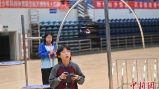 甘肃举办航空航天模型无人机竞赛：4000余名青少年同场竞技